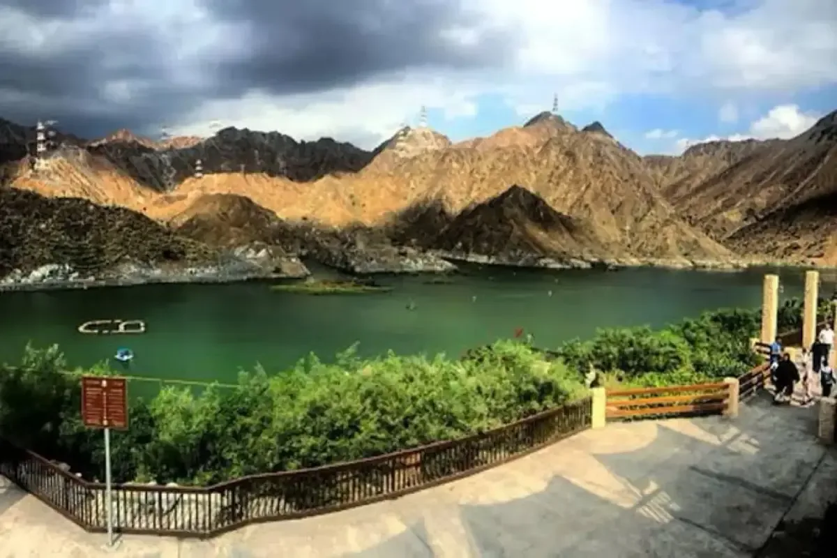 Al Rafisah Dam panoramic view with people and green water