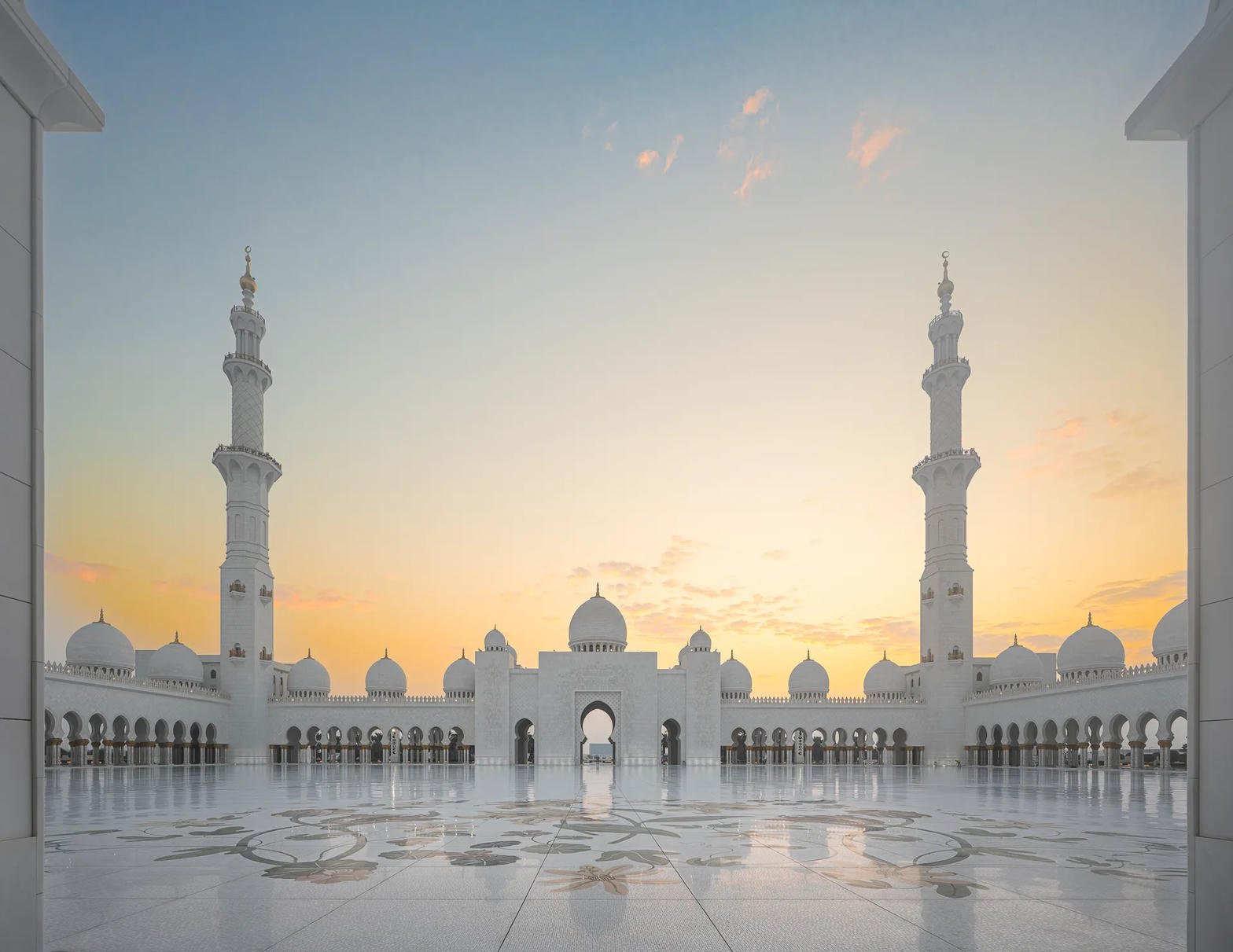 Sheikh Zayed Grand Mosque Abu Dhabi city tour from Dubai