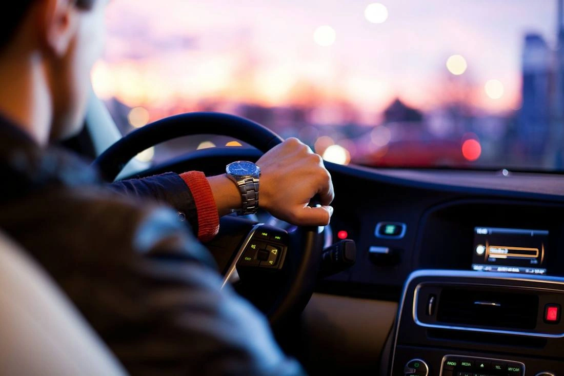 Dubai airport hotel transfer private van